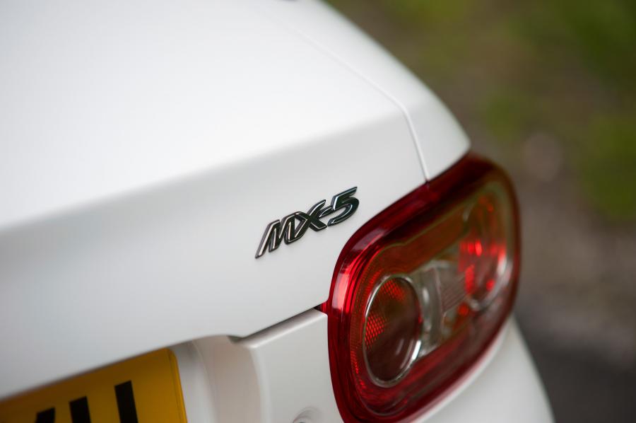  Mazda MX-5 Kuro 2012 года  (UK) (фото 11 из 54)